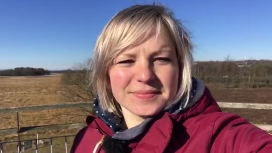 Loes heeft op de uitkijktoren de tranen in haar ogen (Rechten: ROEG!)