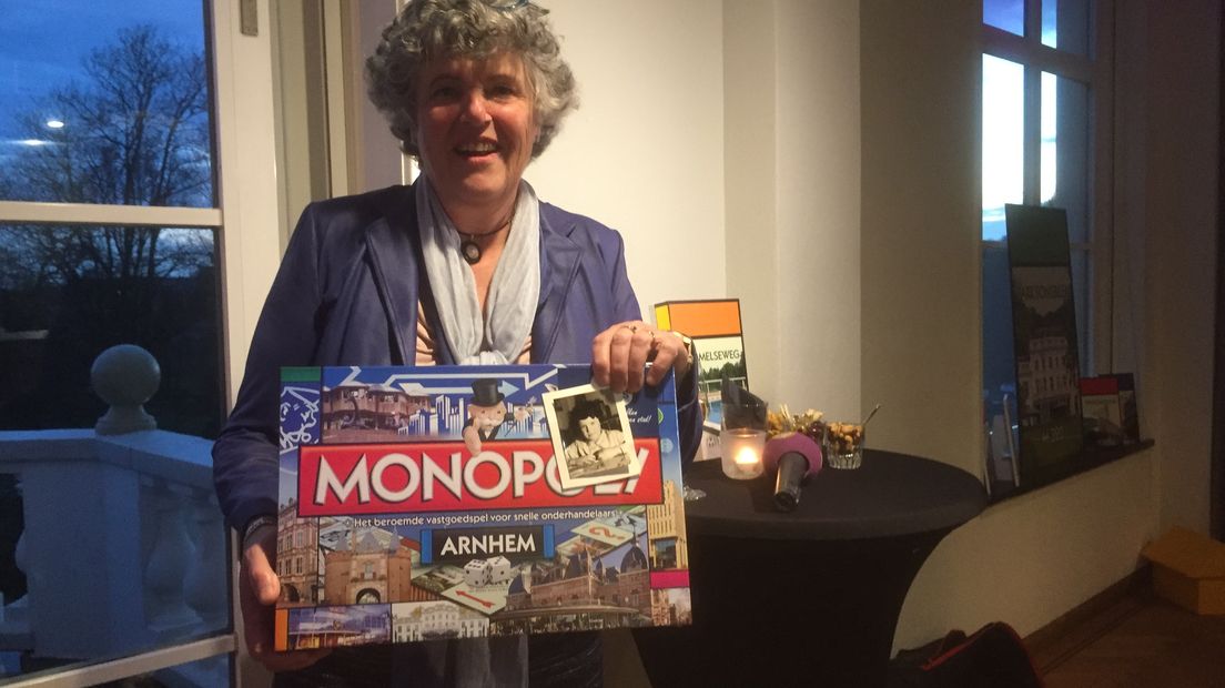 Er zijn er nu 2500 van gemaakt, de Arnhemse editie van het beroemde bordspel monopoly. Maar het kende een moeilijke start. De Arnhemse ondernemers, de belangrijkste sponsoren van deze speciale editie, waren moeilijk te porren om mee te doen.