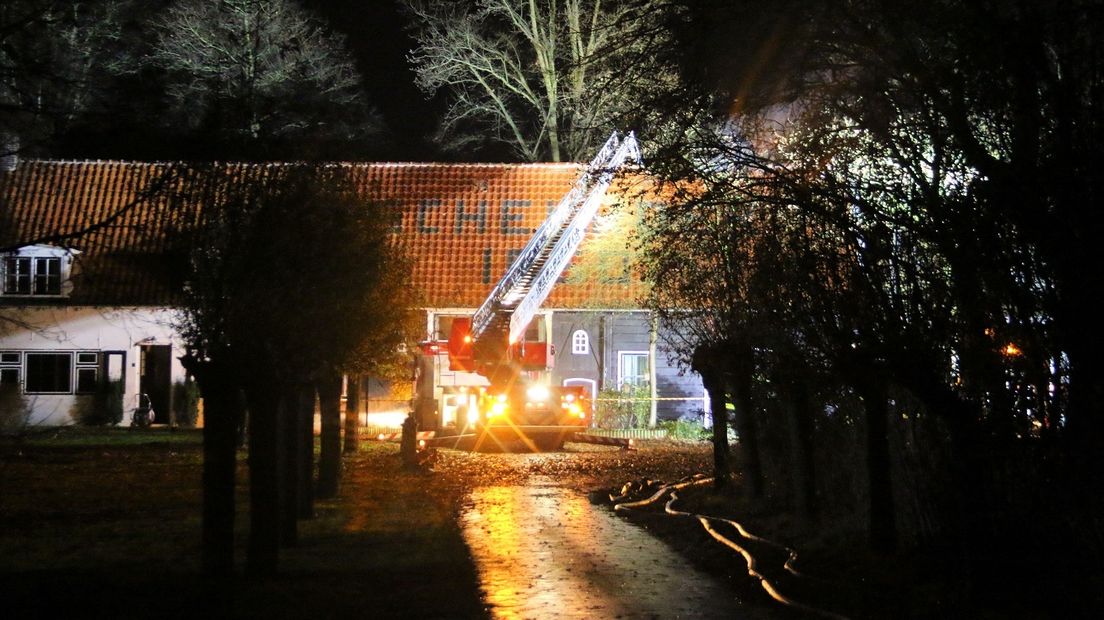 Gewonde bij woningbrand in Oudelande (video)