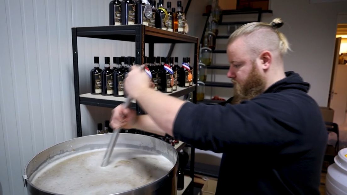 Danique Staal in zijn medemakerij in Leek