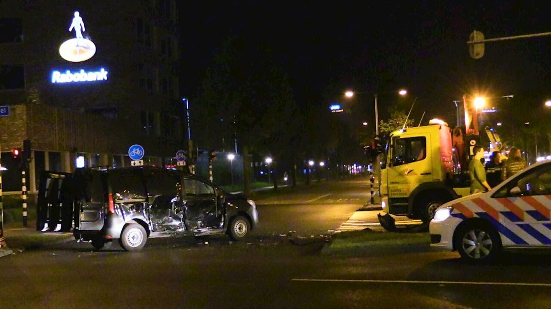 Aanrijding tussen twee auto's in Enschede