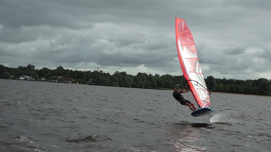 Windfoilen op het Schildmeer