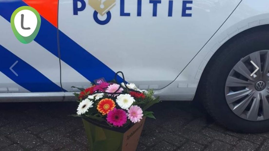 Onlangs berichtte de politie over de aanhouding van twee mensen op verdenking van enkele woninginbraken in de omgeving Heerde/ Wezep. Afgelopen week zijn drie getuigen bedankt met een bloemetje omdat zij de politie hebben geholpen met de aanhouding van deze twee mogelijke woninginbrekers.