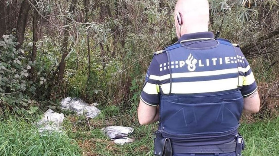 Agent vindt twintig dode ganzen in vuilniszakken en roept om hulp - Omroep Gelderland
