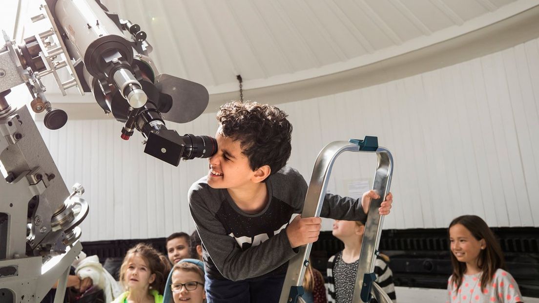 Nóóit recht naar de zon kijken? Oké, één keertje dan - Omroep West