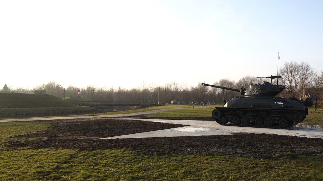 Sherman tank op zijn plek in Bevrijdingspark