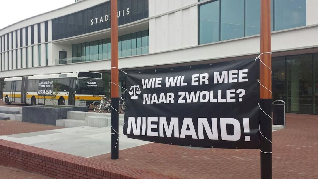 Protest tegen mogelijke sluiting rechtbank Almelo