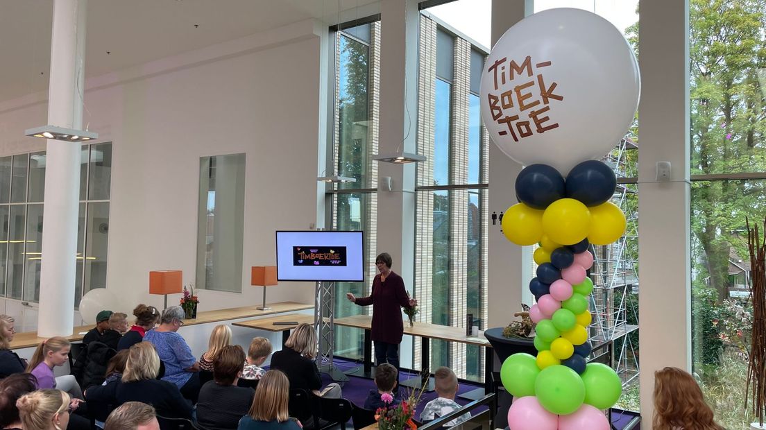 Kinderboekenschrijver Bette Westera vertelt over het Kinderboekenweekgeschenk dat zij schreef