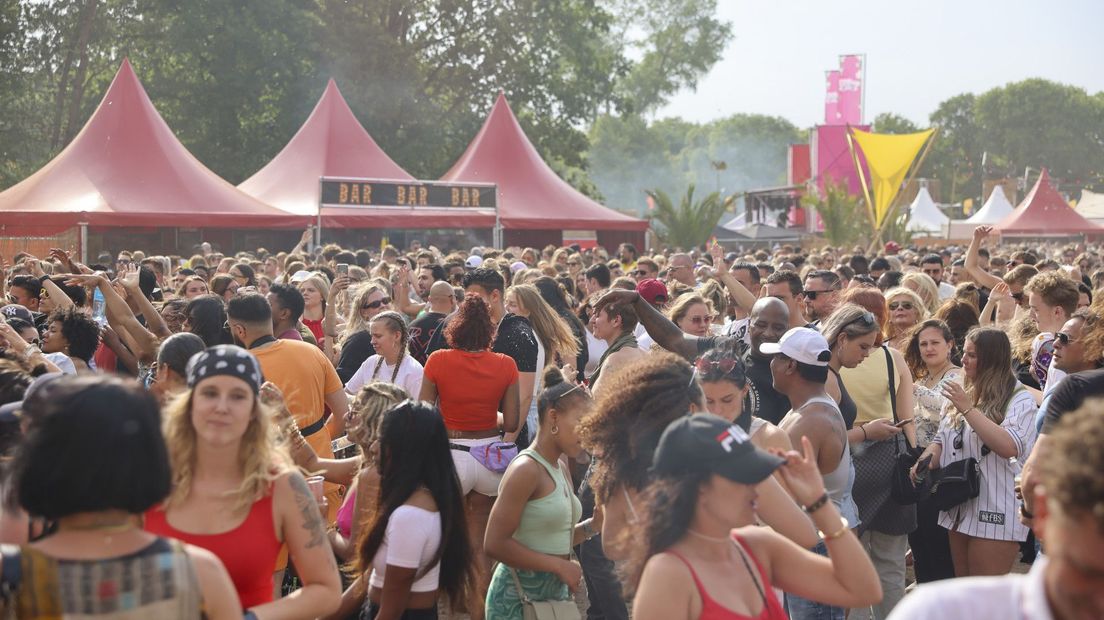 Festivalgangers bij Den Haag Outdoor 2022