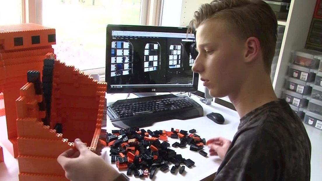 Stijn Oom en zijn Lego-kunstwerk