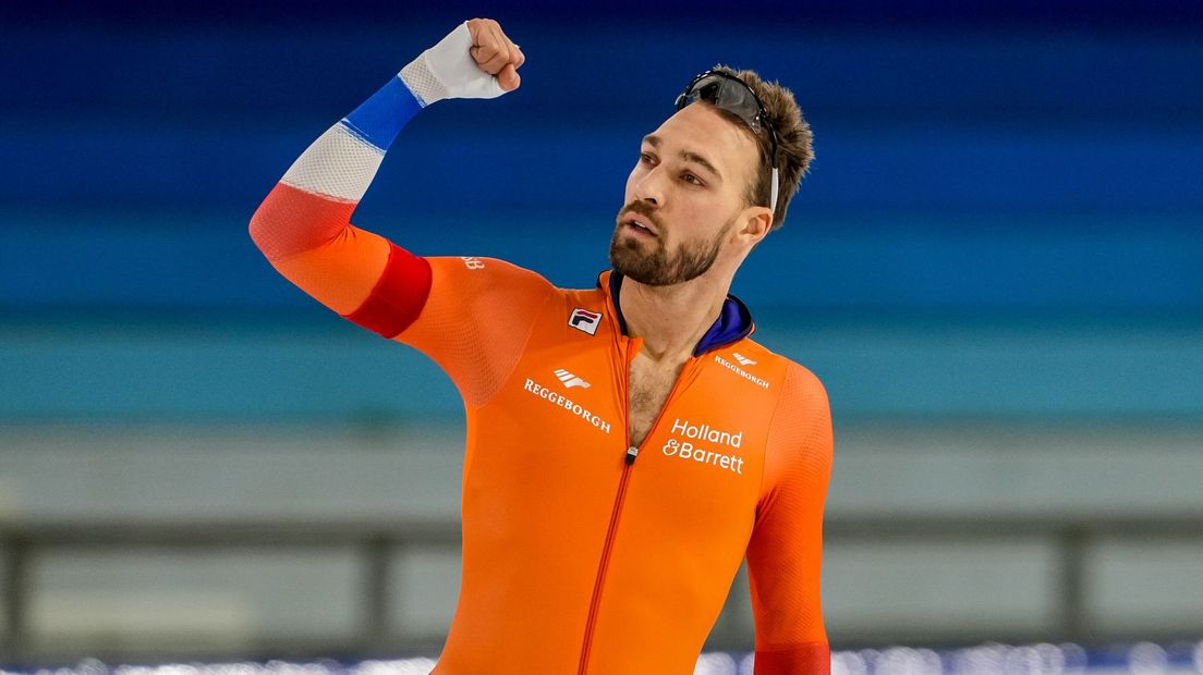 Kjeld Nuis na zijn overwinning op de 1.500 meter tijdens de EK afstanden