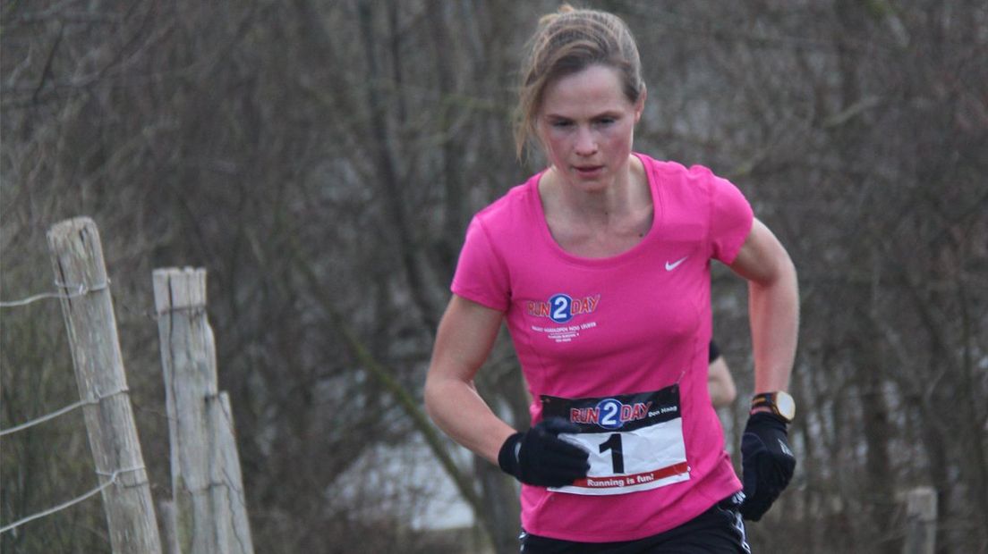 Sanne Broeksma wint Puinduinrun
