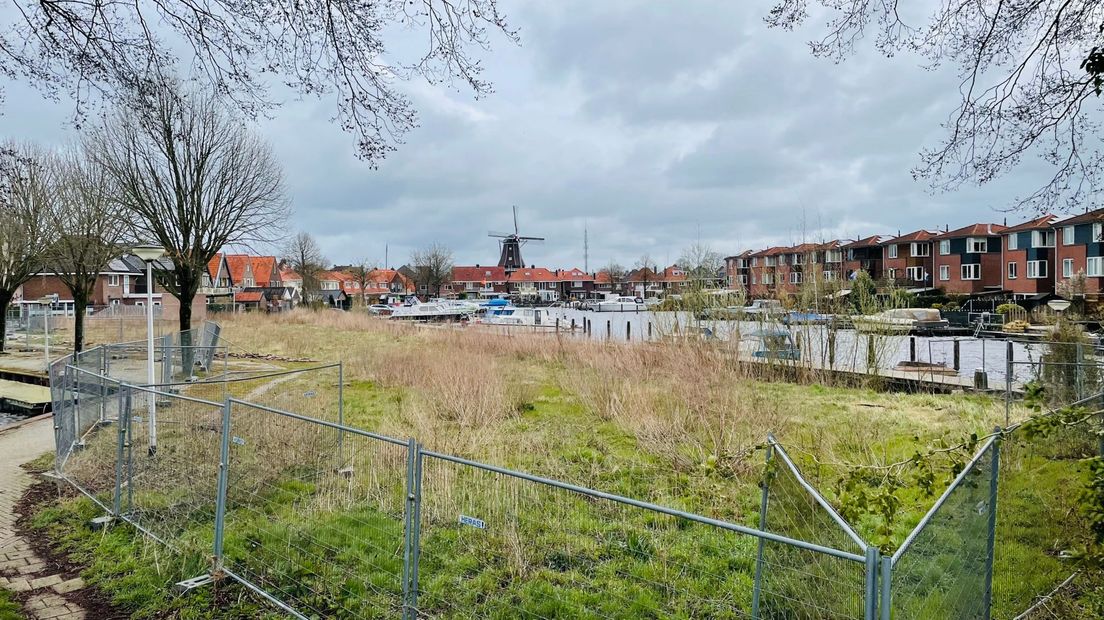Braakliggende grond in de Schuttevaerhaven in Meppel
