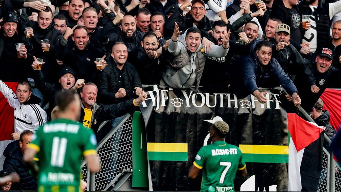 ADO viert één van de drie treffers tegen Vitesse met het Haagse publiek.