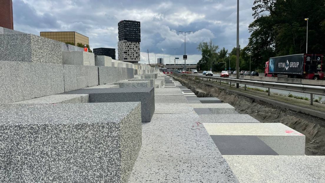 De eps blokken waarop de fundering gebouwd gaat worden