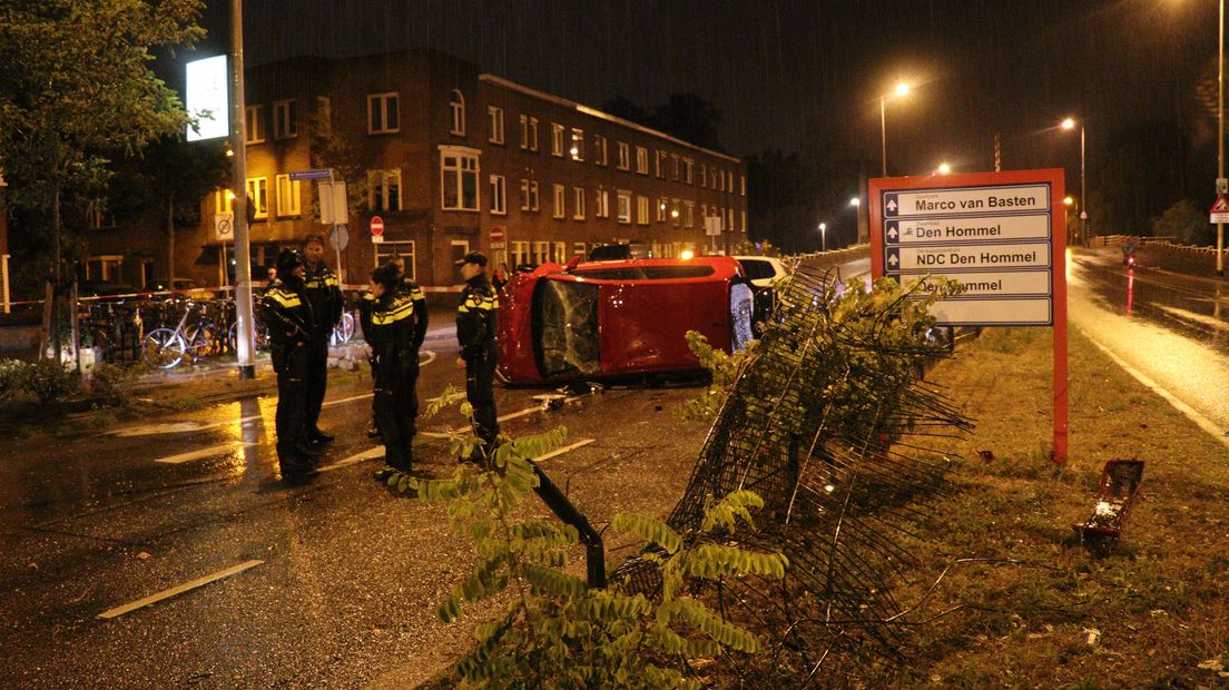Na het ongeluk was de weg ongeveer een uur afgesloten.