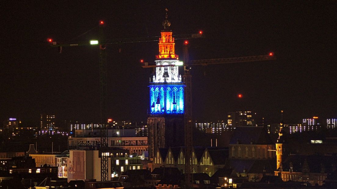Op Bevrijdingsdag kleurde de Martinitoren rood wit blauw, net andersom.