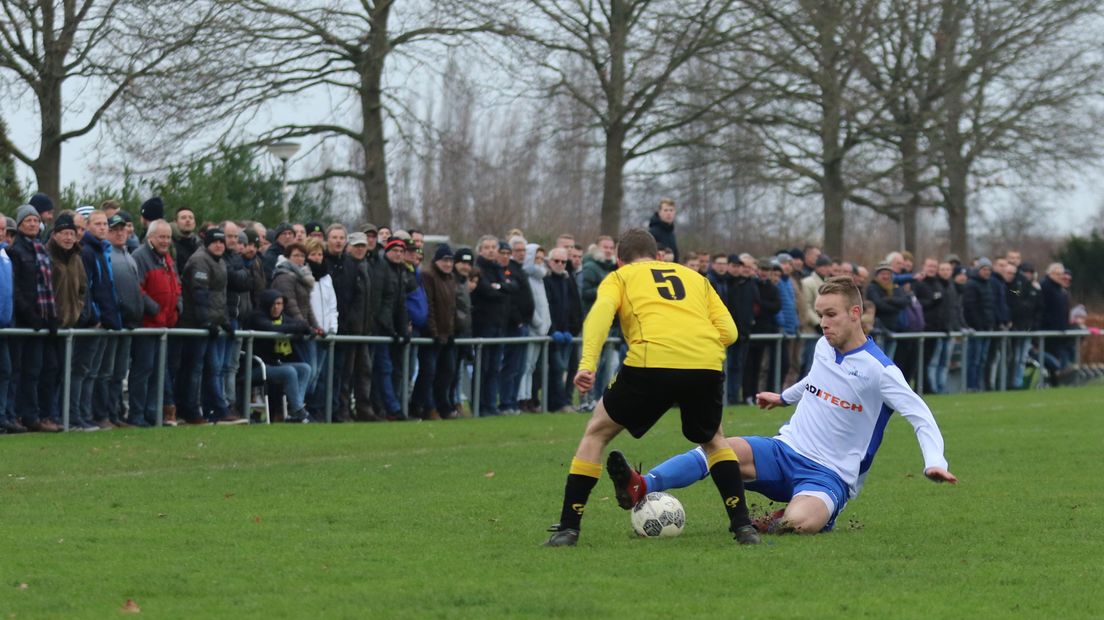 Veel publiek bij de derby Meerkerk - Ameide