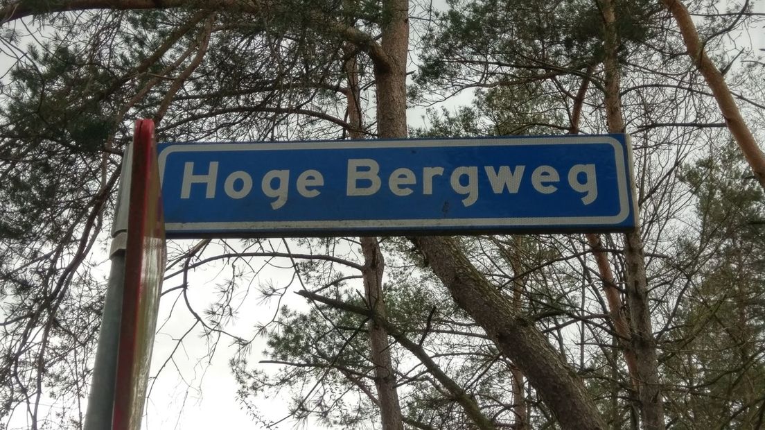 Op een vakantiepark in Beekbergen is op eerste paasdag een dode gevonden.