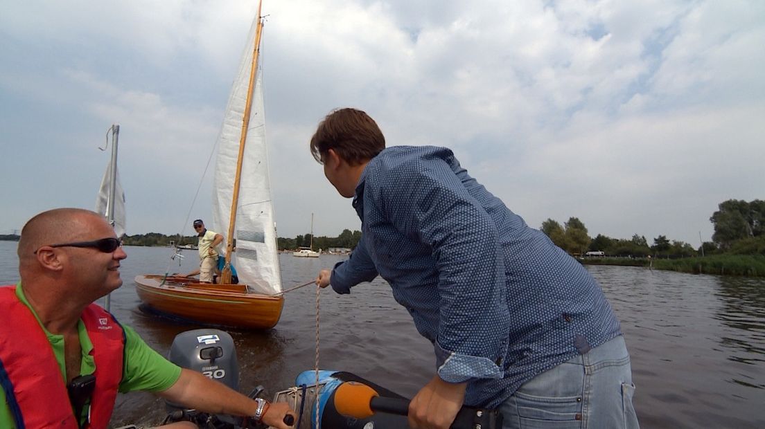 Stefan Bleeker op het motorbootje.