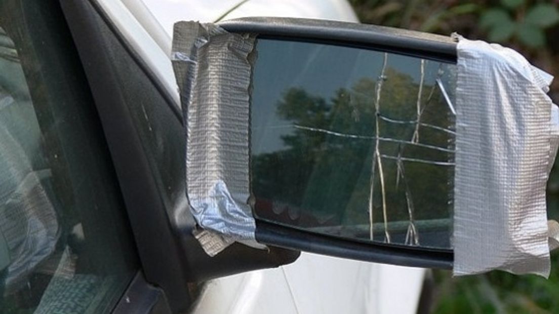 Reeks vernielingen aan autospiegels
