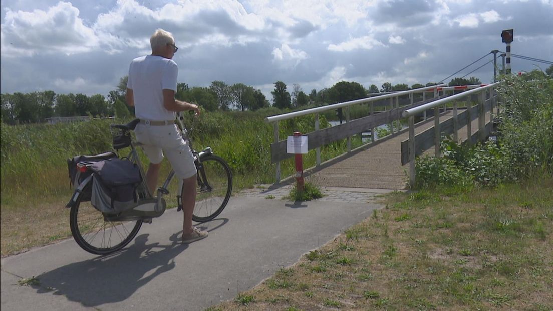 Dagelijks staan honderden fietsers voor een open brug