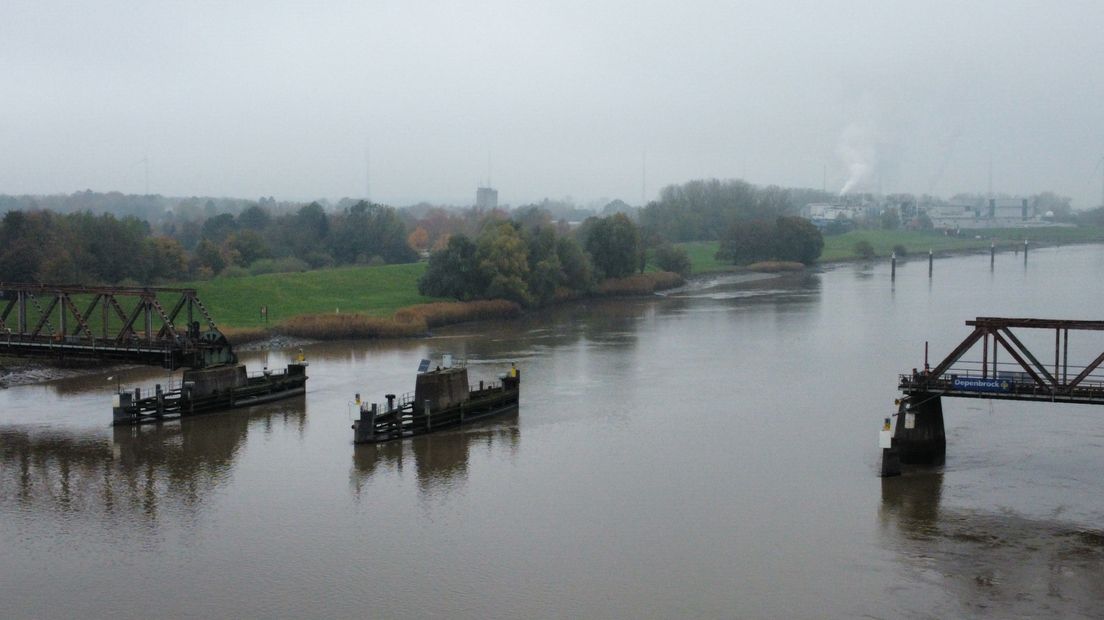 De restanten van de Friesenbrücke worden vanaf deze week gesloopt