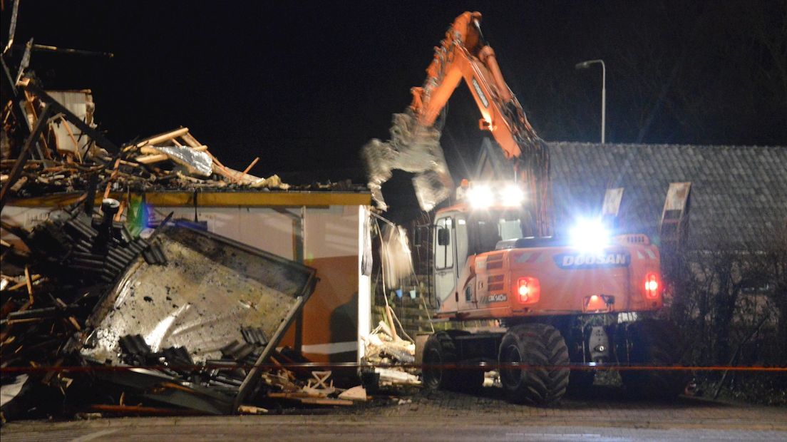 Er is weinig meer over van de afgebrande garage in Steenwijkerwold
