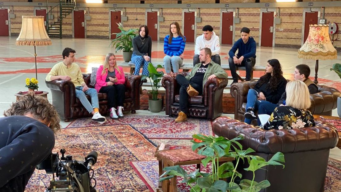 Met negen Gelderse jongeren bespreken we onze onderzoeksresultaten in de voormalige koepelgevangenis in Arnhem.