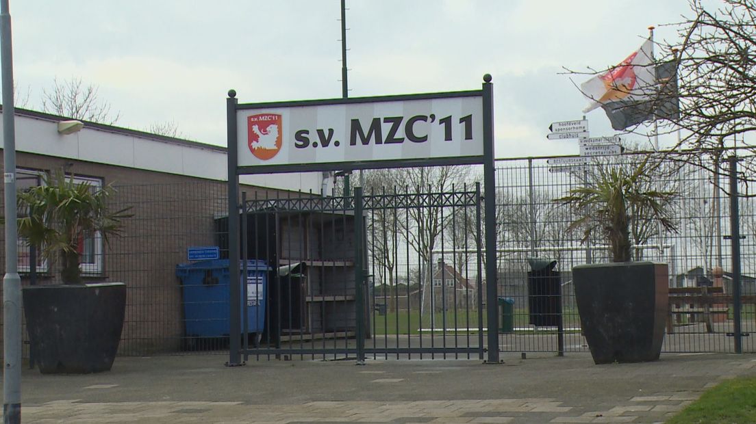 Poort bij voetbalvereniging MZC in Zierikzee