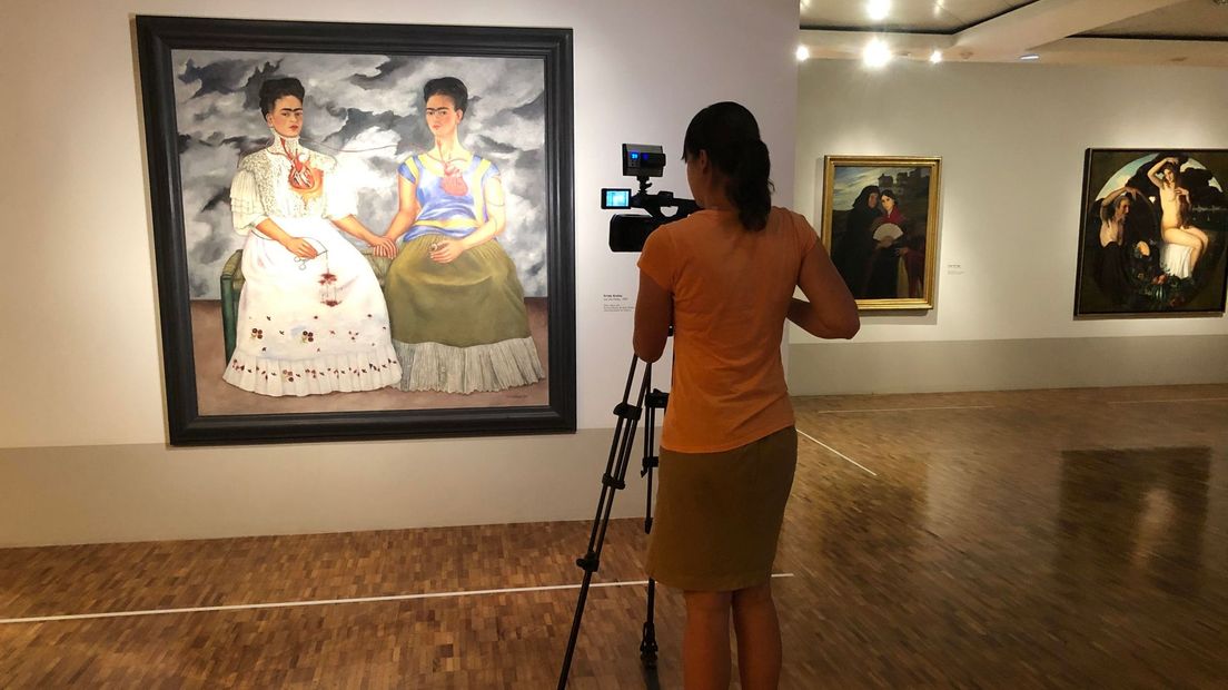 Schilderij Las Dos Fridas in Museo de Arte Moderno