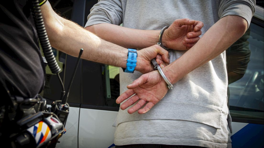 Politie houdt vier personen aan in Deventer tijdens jaarlijkse aftrap studiejaar