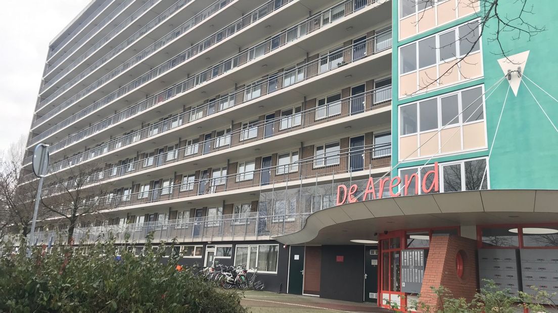 In juni 2015 viel Sharleyne van de tiende verdieping van flat De Arend (Rechten: RTV Drenthe/Josien Feitsma)