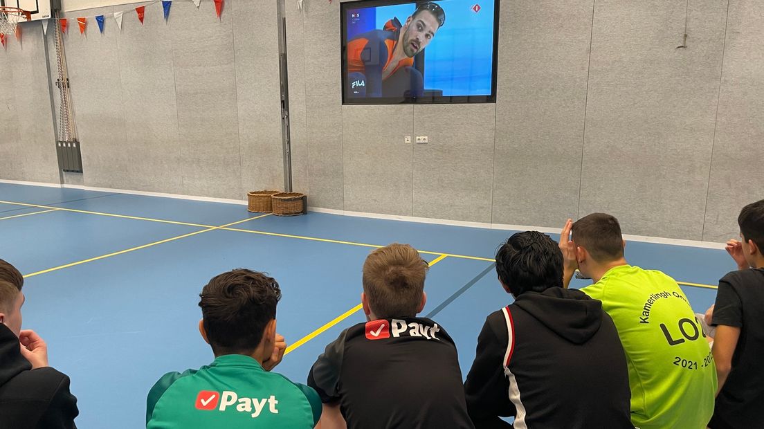 Leerlingen van het Kamerlingh Onnes kijken naar olympisch kampioen Kjeld Nuis