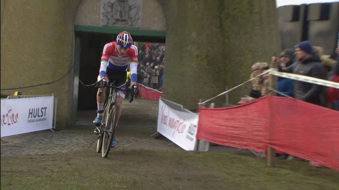 Mathieu van der Poel wint Brico Cross in Hulst (video)