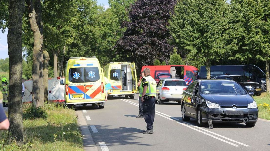 De politie onderzoekt het ongeval.