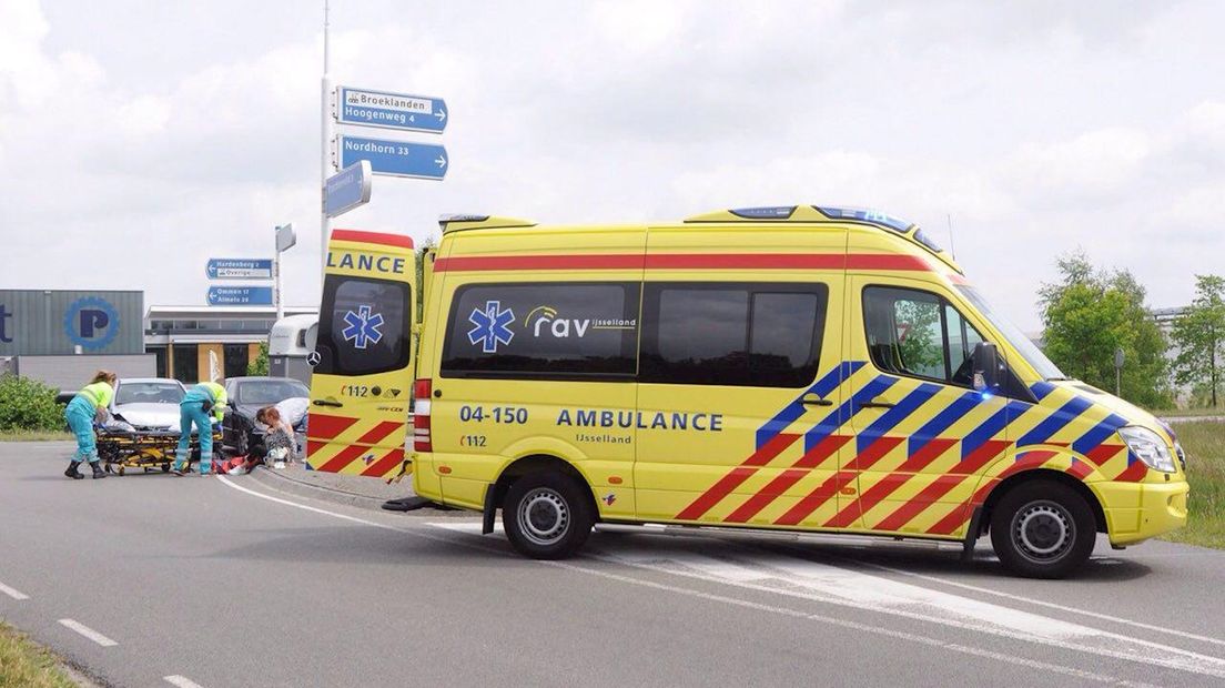 Bij het ongeluk op de Broeklandenweg in Hardenberg raakte één persoon gewond