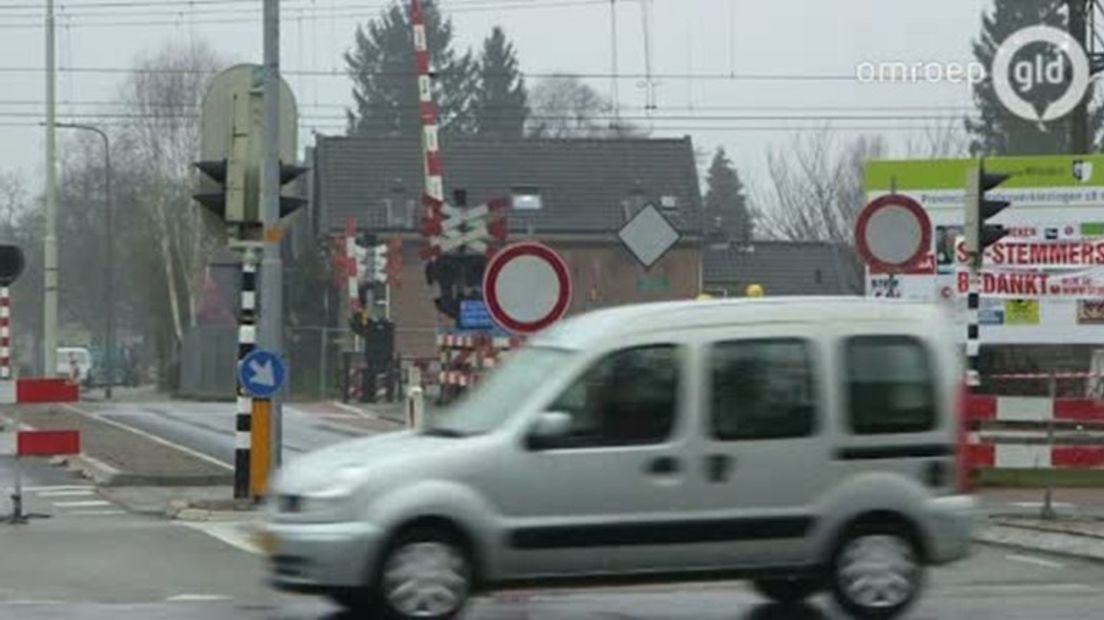 De 70 huizen in Dieren die het vrijdag zonder stroom moesten doen, zijn weer aangesloten. De stroomonderbreking heeft een uur geduurd.