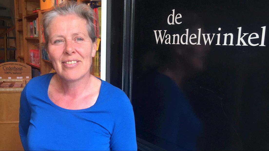 Anne-Marie Reimert in haar Wandelwinkel in Deventer