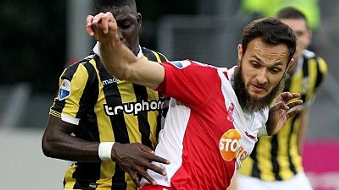 Nacer Barazite, hier in actie tegen Vitesse, maakte zijn eerste doelpunt tegen Willem II