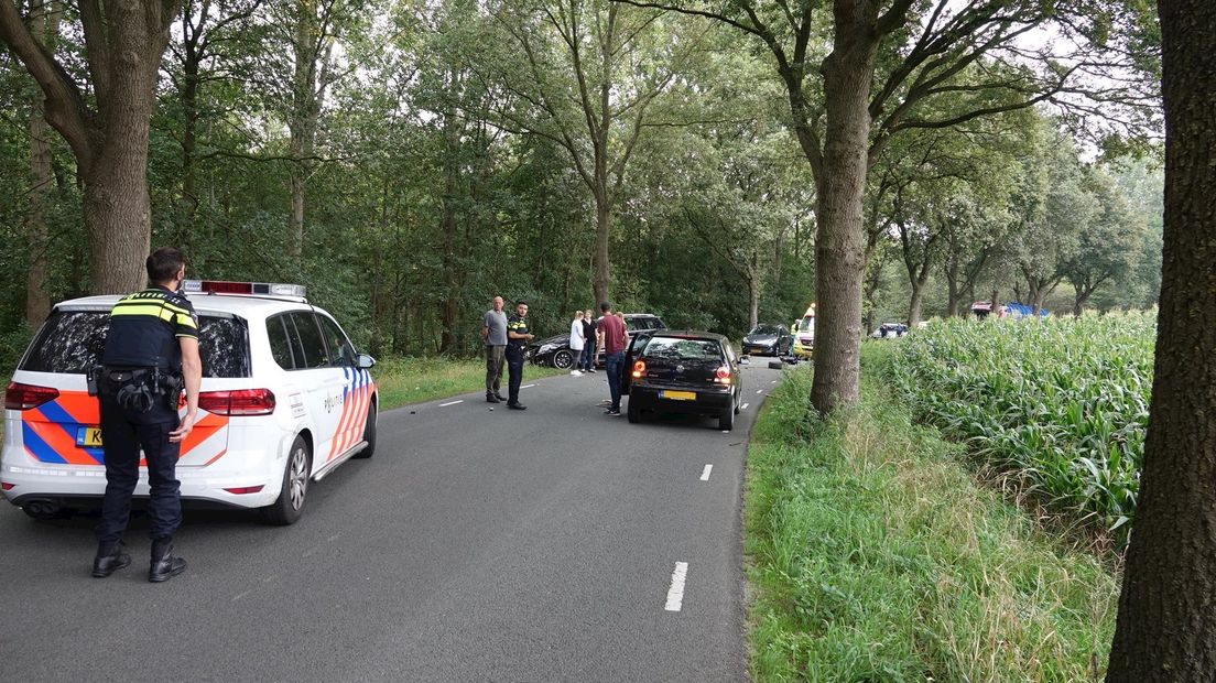 Automobilist gewond na botsing met boom in Collendoorn