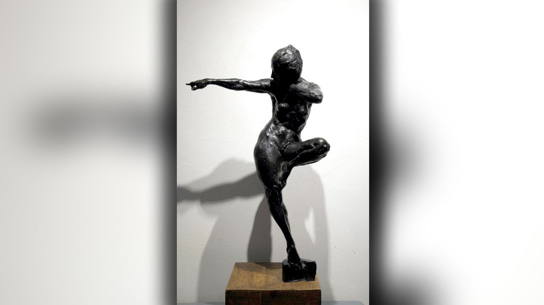 Het bronzen beeldje 'Archer attend'