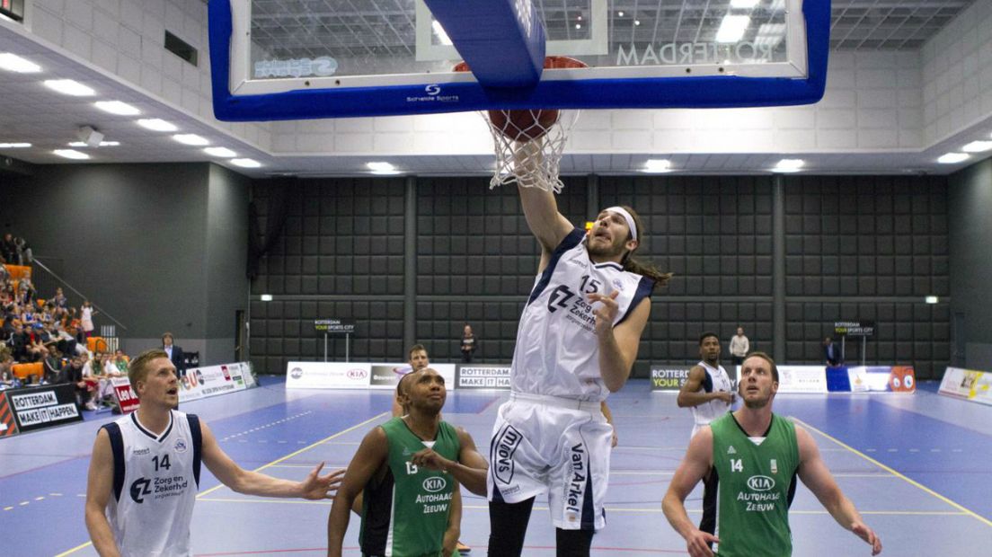 Basketbal ZZ Leiden opent met overtuigende overwinning op Rotterdam
