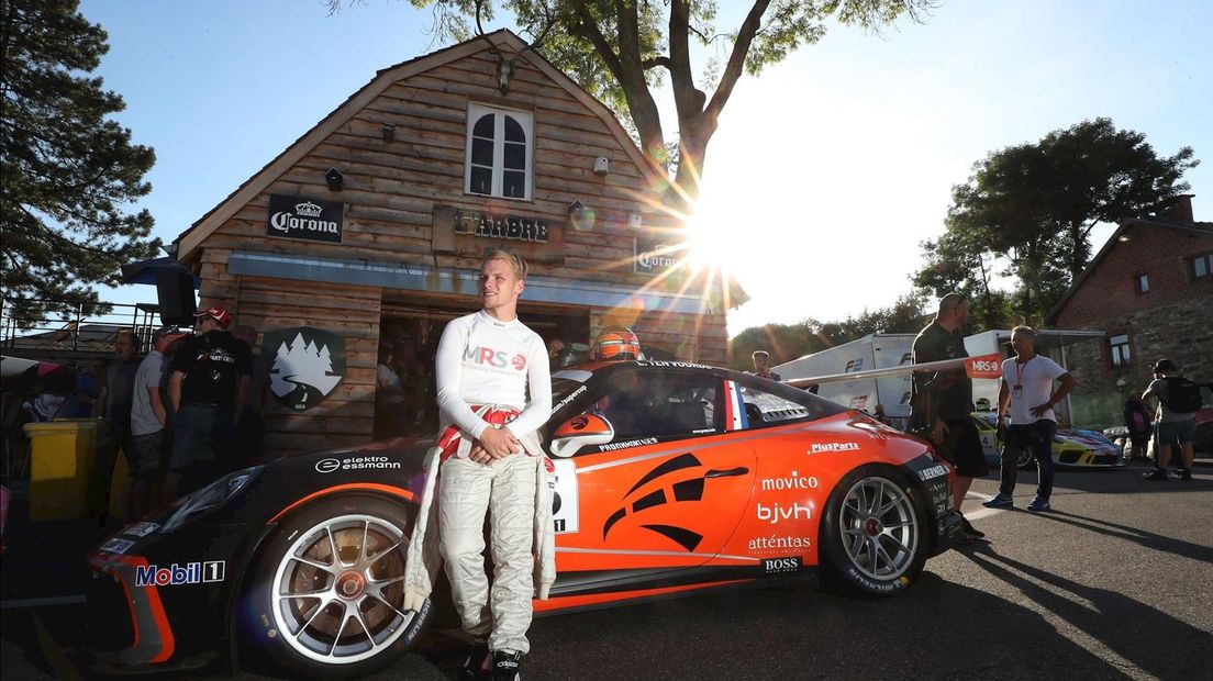 Larry ten Voorde uit Enschede grijpt titel in virtuele Porsche 1