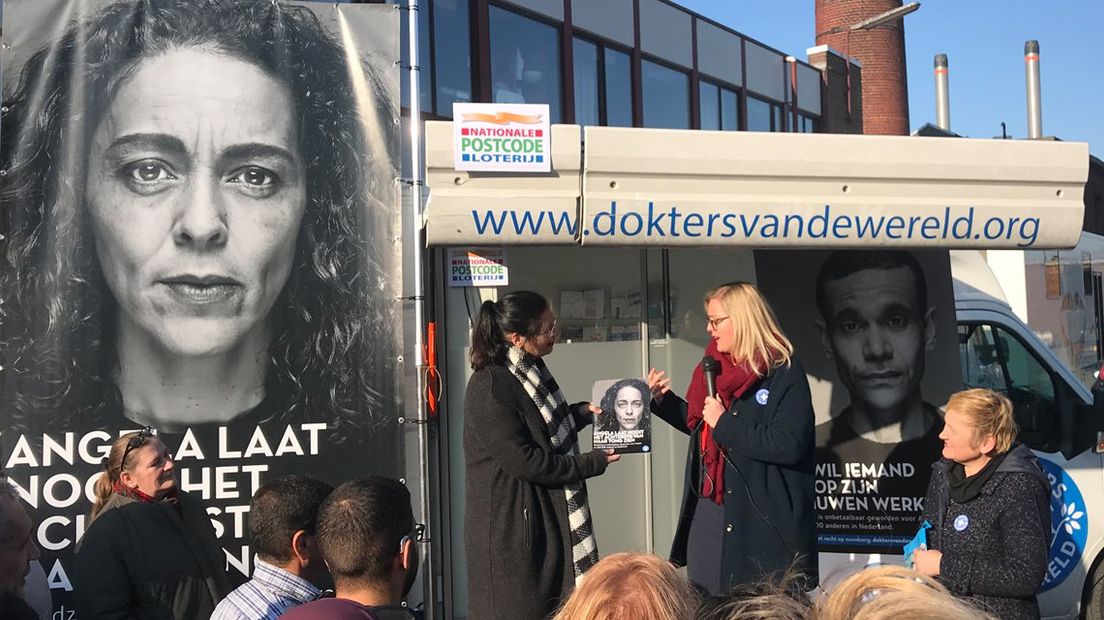 Opening van de mobiele tandartsenkliniek in Waddinxveen