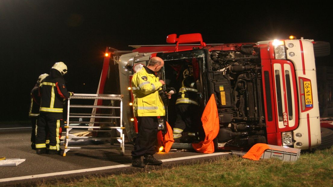 Ravage Na Gekantelde Vrachtwagen Met Honderden Kippen - RTV Drenthe