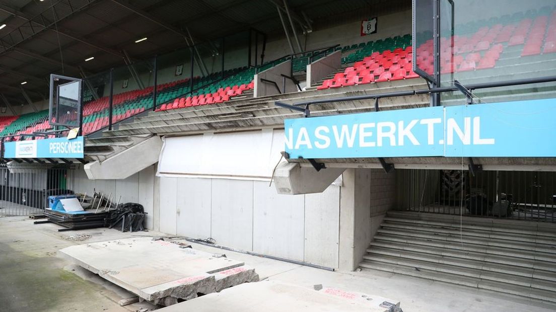 De ingestorte tribune.