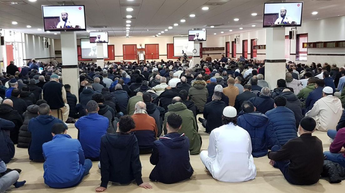 Een bijeenkomst in de As-Soennah moskee