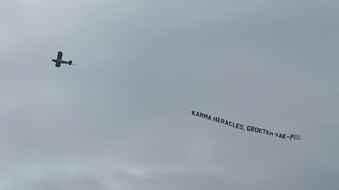 Het vliegtuigje dat boven Almelo vloog