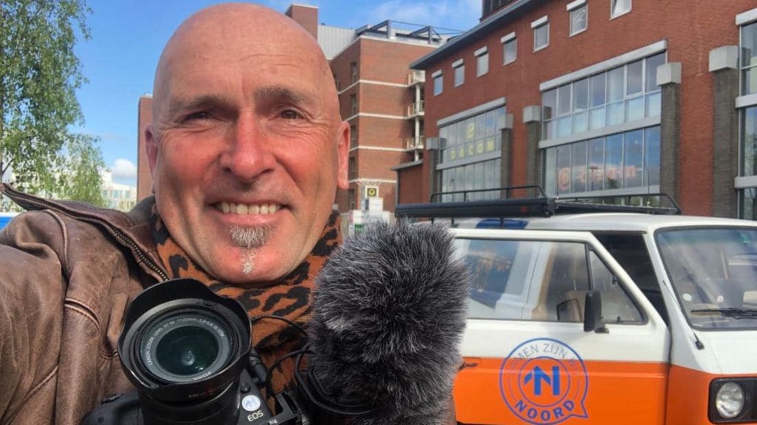 Presentator Derk Bosscher is klaar om op pad te gaan